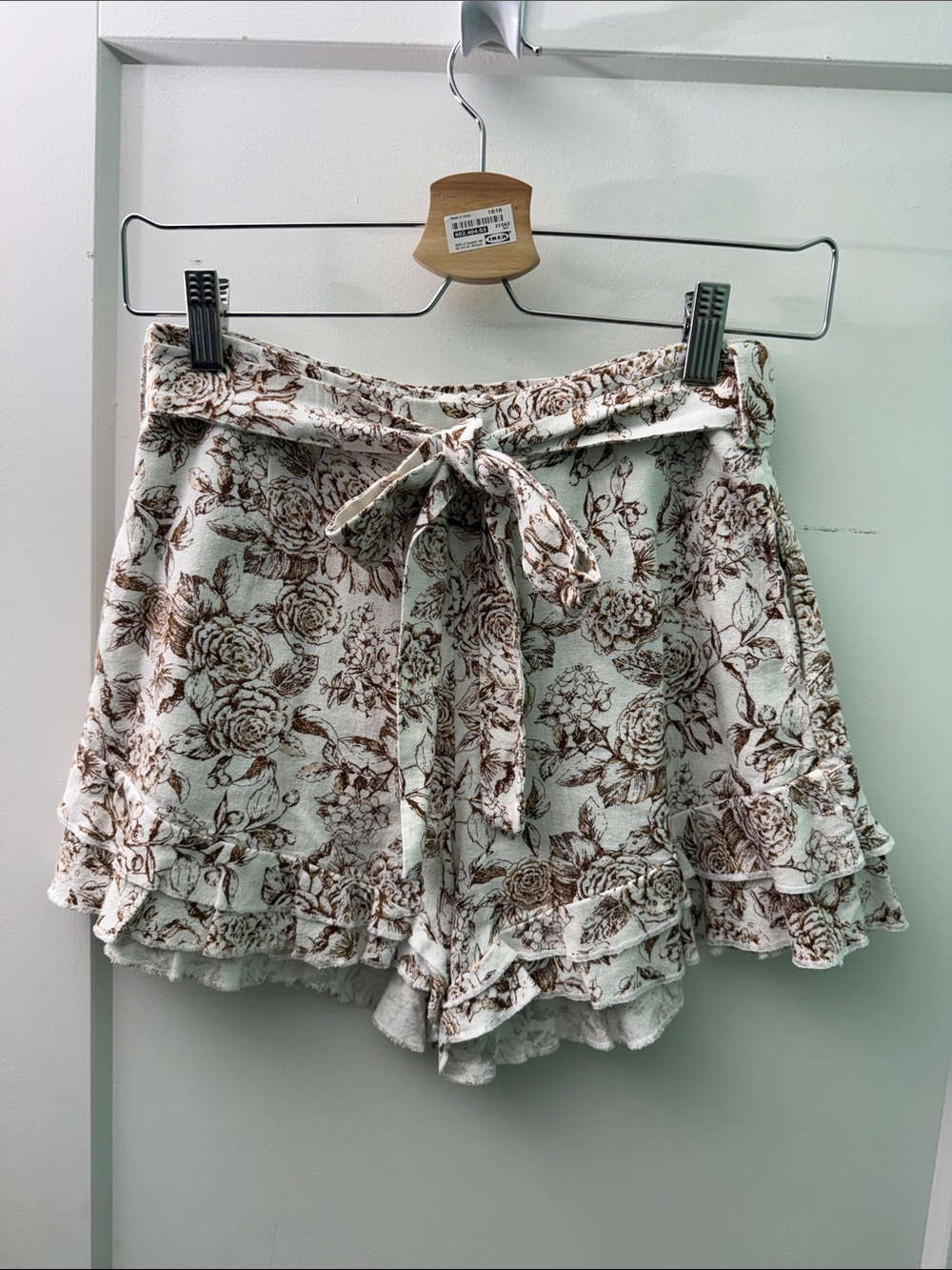 Francesca’s x Blue Rain EUC linen-blend flirty floral shorts with ruffled edges